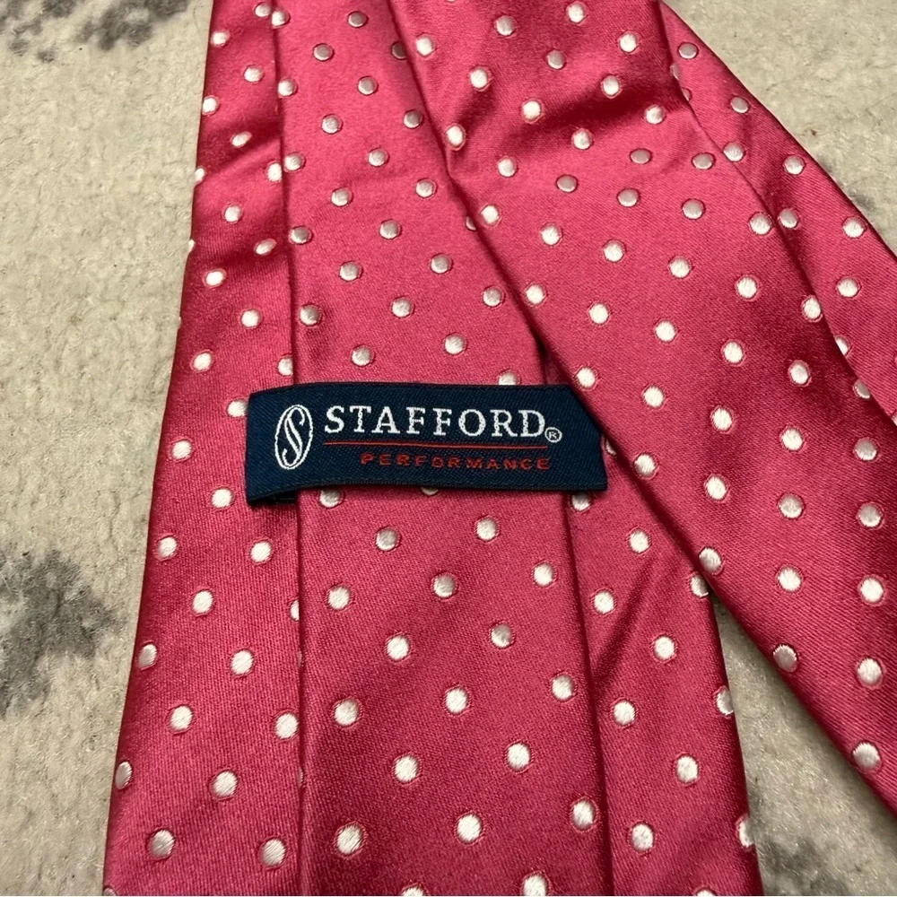 STAFFORD 100% Silk Pink Polka Dot Tie